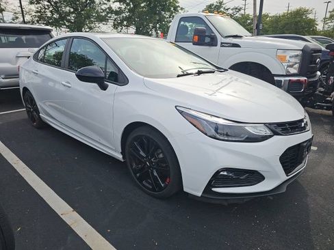 Used 2017 Chevrolet Cruze LT w/ Sun And Sound Package FWD image 2