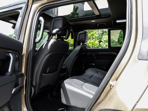 New 2026 Land Rover Defender 110 X-Dynamic SE AWD/4WD image 47