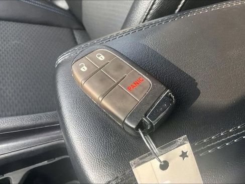 Used 2024 Jeep Compass Latitude image 11