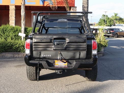 Used 2021 Toyota Tacoma TRD Off-Road image 8