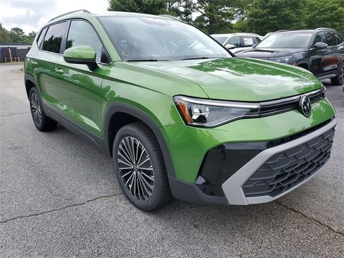 New 2025 Volkswagen Taos SE image 3