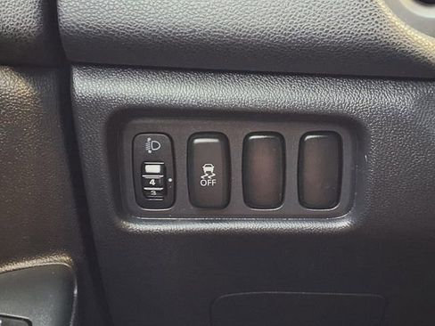 Used 2011 Mitsubishi Outlander Sport SE FWD image 17