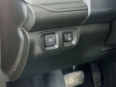 Used 2023 GMC Acadia SLE w/ Driver Convenience Package image 15