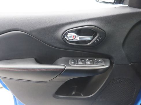 Used 2021 Jeep Cherokee Trailhawk w/ Premium Leather Package AWD/4WD image 25