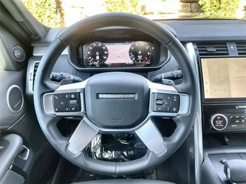 Certified 2024 Land Rover Discovery Dynamic SE image 22