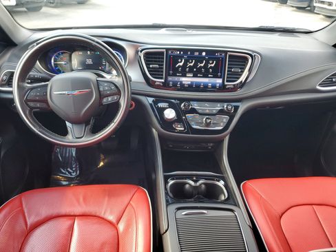 Used 2021 Chrysler Pacifica Limited w/ Uconnect Theater Family Group image 18