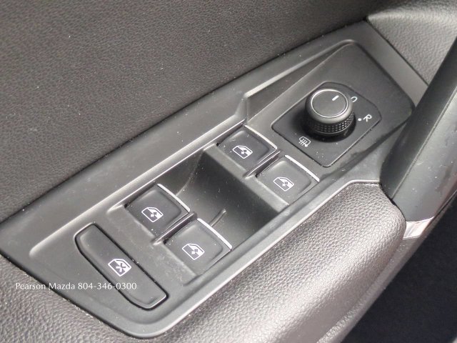 Used 2018 Volkswagen Tiguan SEL w/ R-Line Package FWD image 27