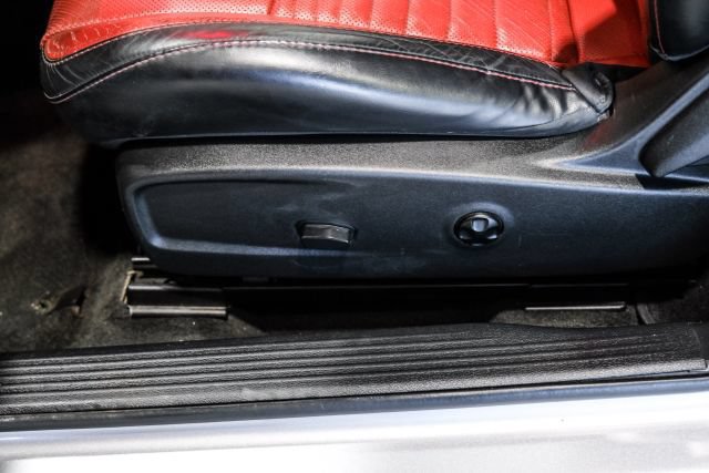Used 2015 Dodge Challenger R/T Plus RWD image 30