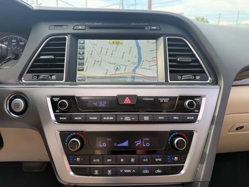 Used 2017 Hyundai Sonata Limited w/ Ultimate Package 04 FWD image 17