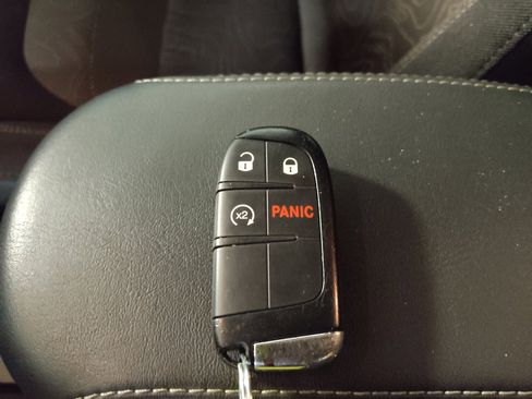 Used 2023 Jeep Renegade Latitude image 32