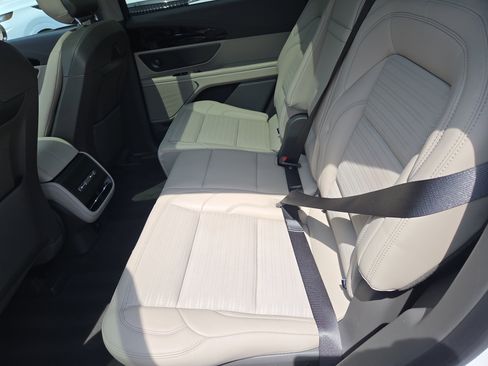 Used 2025 Lincoln Nautilus Reserve w/ Jet Appearance Package image 9