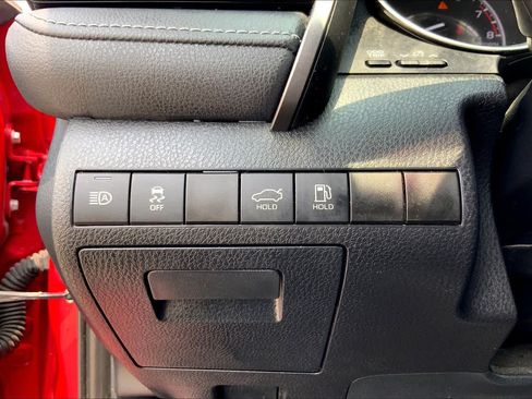 Used 2020 Toyota Camry SE FWD image 33