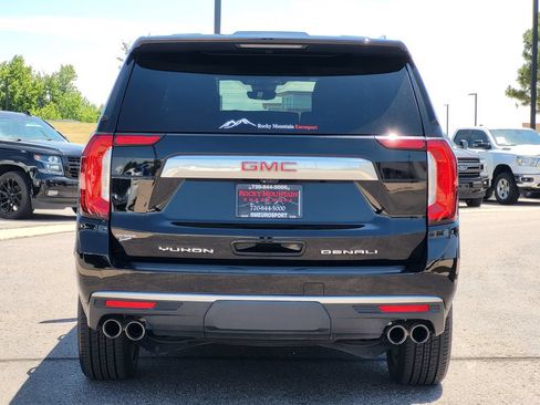 Used 2024 GMC Yukon Denali w/ Advanced Technology Package AWD/4WD image 5