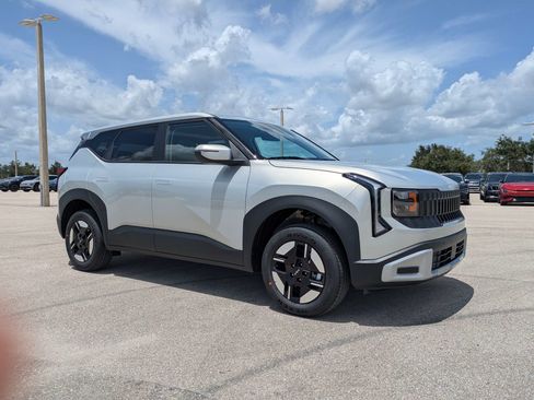 New 2027 Kia Seltos LX AWD/4WD image 2