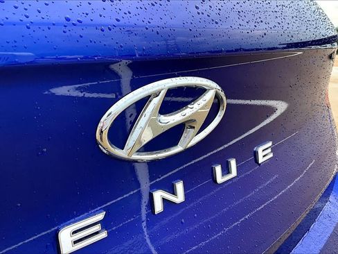 Certified 2025 Hyundai Venue SEL FWD image 31