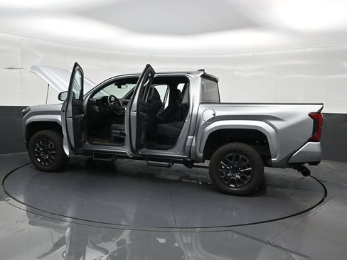 Used 2025 Toyota Tacoma SR5 AWD/4WD image 34