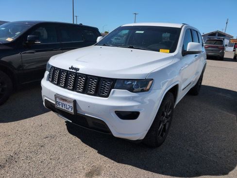 Used 2021 Jeep Grand Cherokee Laredo X image 1