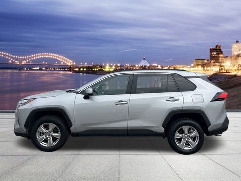 Used 2022 Toyota RAV4 XLE image 2