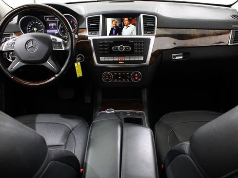 Used 2015 Mercedes-Benz GL 550 4MATIC image 2