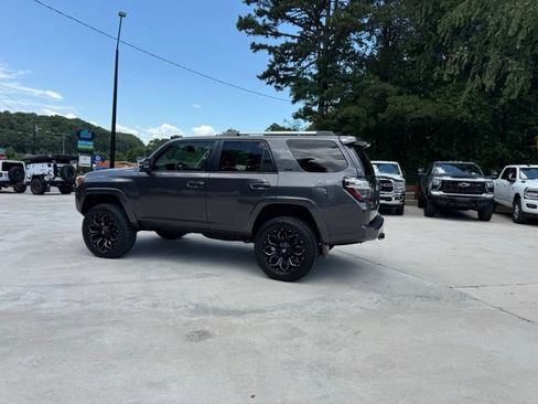 Used 2020 Toyota 4Runner SR5 Premium w/ Moonroof Package AWD/4WD image 8