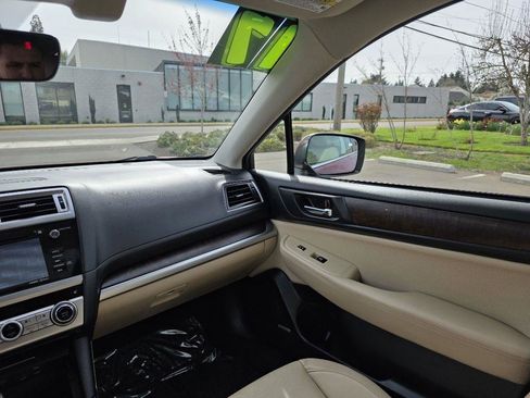 Used 2017 Subaru Outback 3.6R Limited image 11