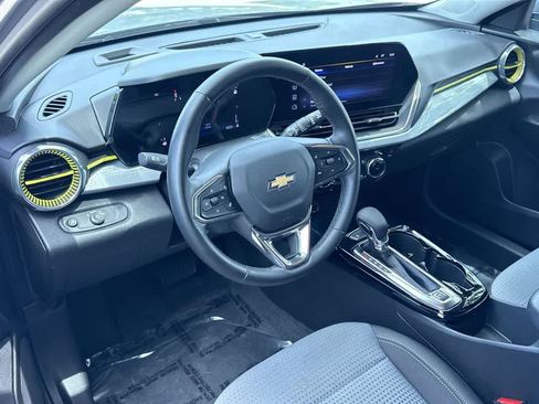 Used 2025 Chevrolet Trax LT w/ Driver Confidence Package FWD image 13
