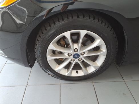 Used 2019 Ford Fusion SE FWD image 9
