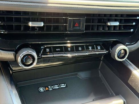 Used 2025 Chevrolet Suburban LT AWD/4WD image 32