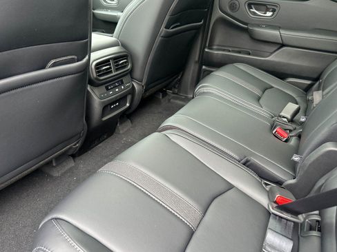 Certified 2025 Honda Pilot Touring image 12