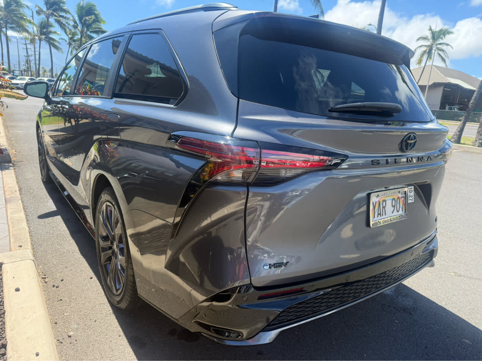 Used 2025 Toyota Sienna XSE FWD image 5