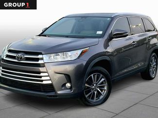 Used 2019 Toyota Highlander XLE video 1