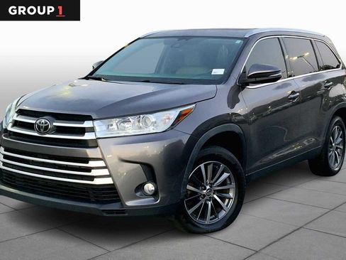 Used 2019 Toyota Highlander XLE image 1