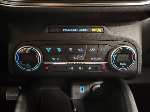 Used 2020 Ford Escape Titanium image 18