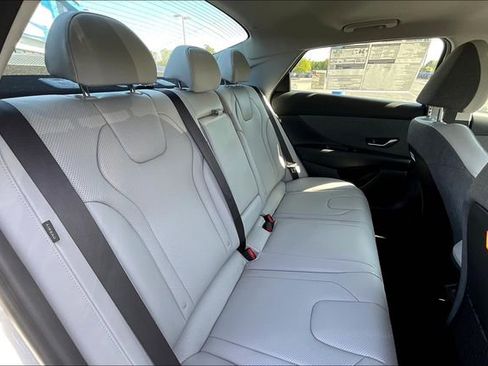 New 2025 Hyundai Elantra Limited image 26