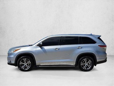 Used 2016 Toyota Highlander XLE FWD image 9
