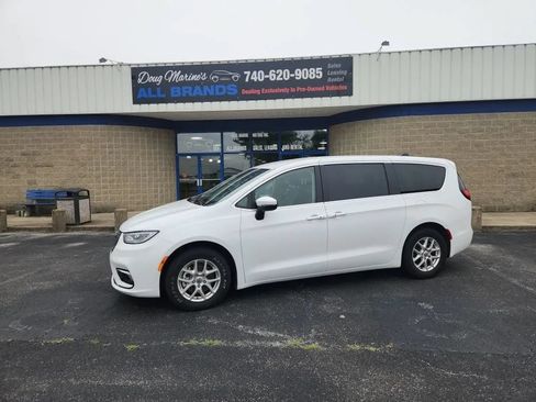 Used 2023 Chrysler Pacifica Touring-L FWD image 1