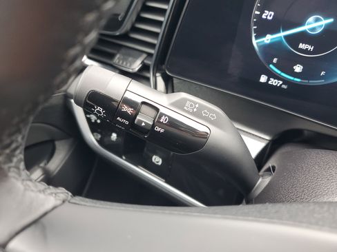 Certified 2025 Kia Sportage SX image 31