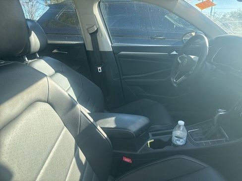 Used 2023 Volkswagen Jetta SE w/ Panoramic Sunroof Package image 13
