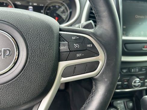 Used 2017 Jeep Cherokee Limited image 19