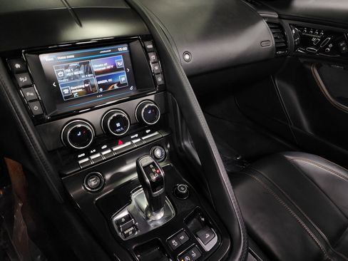 Used 2016 Jaguar F-TYPE Convertible image 21