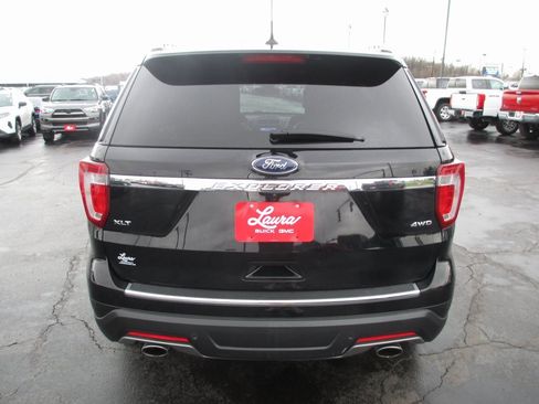 Used 2018 Ford Explorer XLT w/ Equipment Group 202A image 6