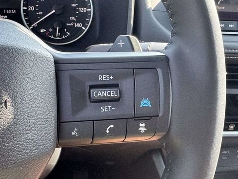 Used 2025 Nissan Rogue SV AWD/4WD image 26