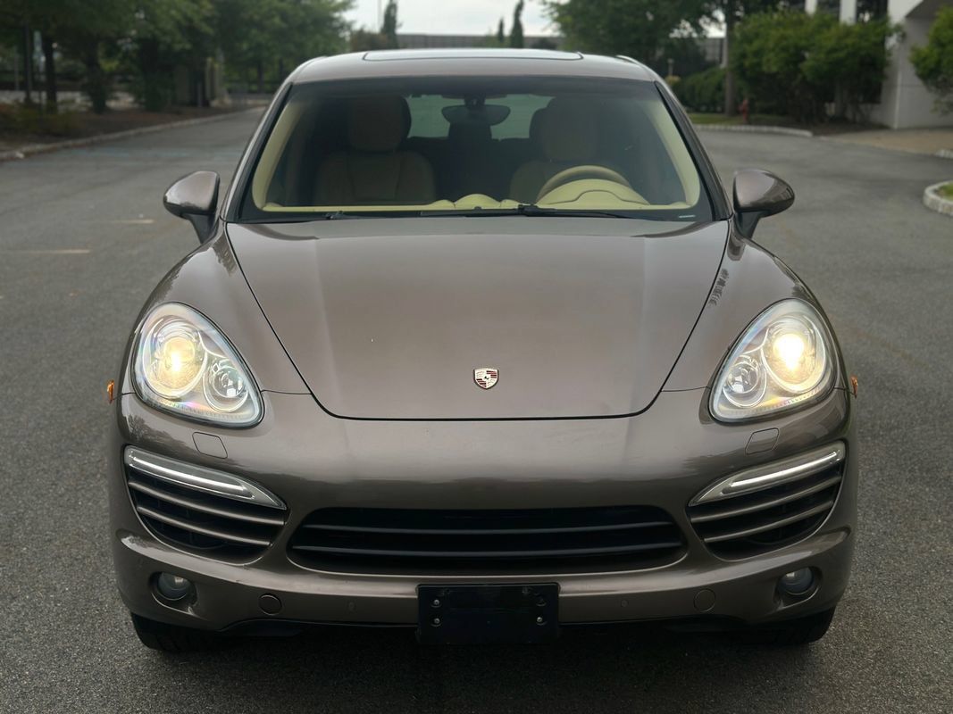 Used 2014 Porsche Cayenne Diesel AWD/4WD image 2