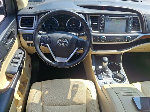 Used 2017 Toyota Highlander Limited Platinum AWD/4WD image 10