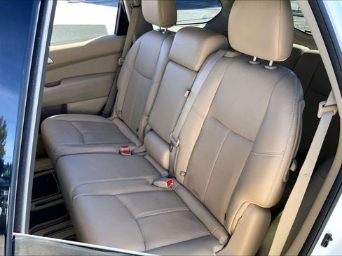 Used 2015 Nissan Pathfinder Platinum w/ Family Entertainment Package image 19