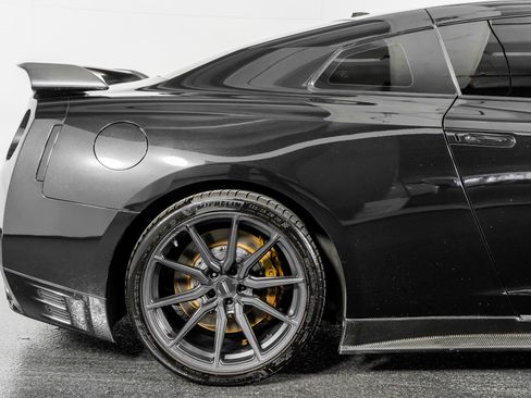 Used 2015 Nissan GT-R Black Edition image 8