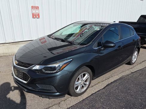 Used 2017 Chevrolet Cruze LT w/ Convenience Package FWD image 3