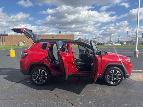 Used 2024 Jeep Compass Limited image 22