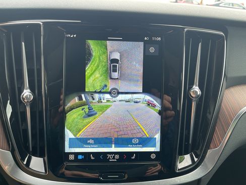 Used 2025 Volvo V60 B5 Cross Country Plus image 24