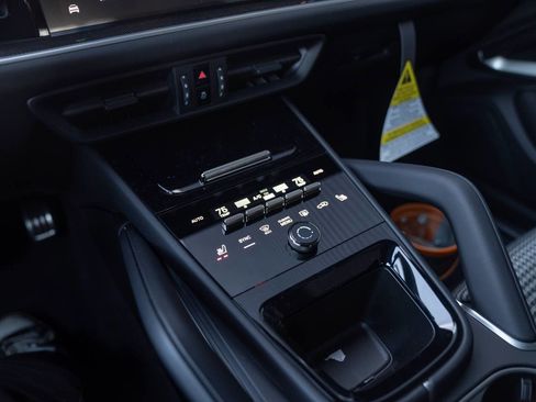 Used 2025 Porsche Cayenne Turbo image 21